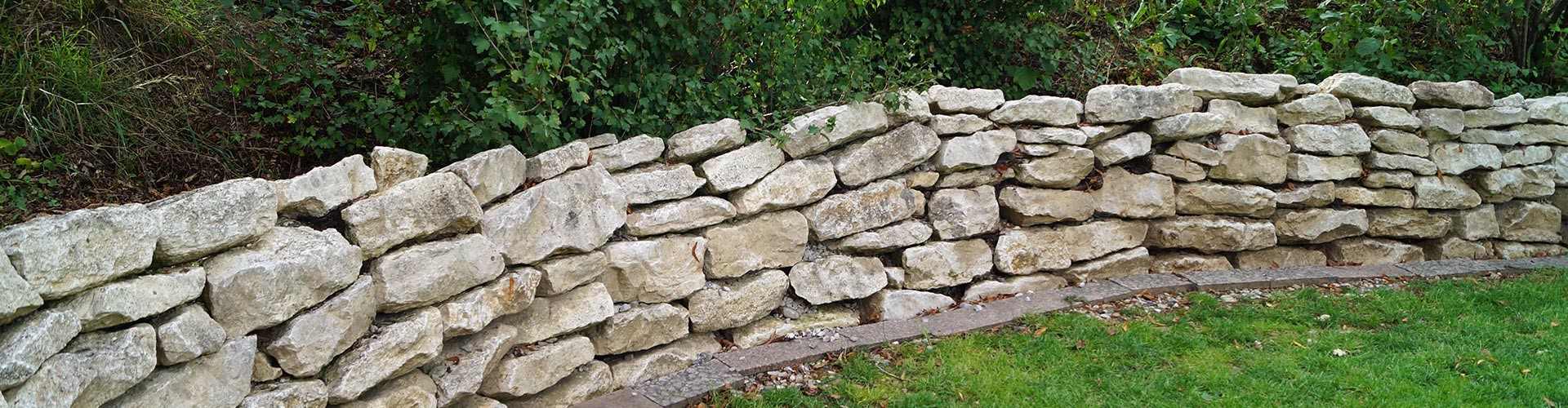 Steinmauer von Marmor Peter